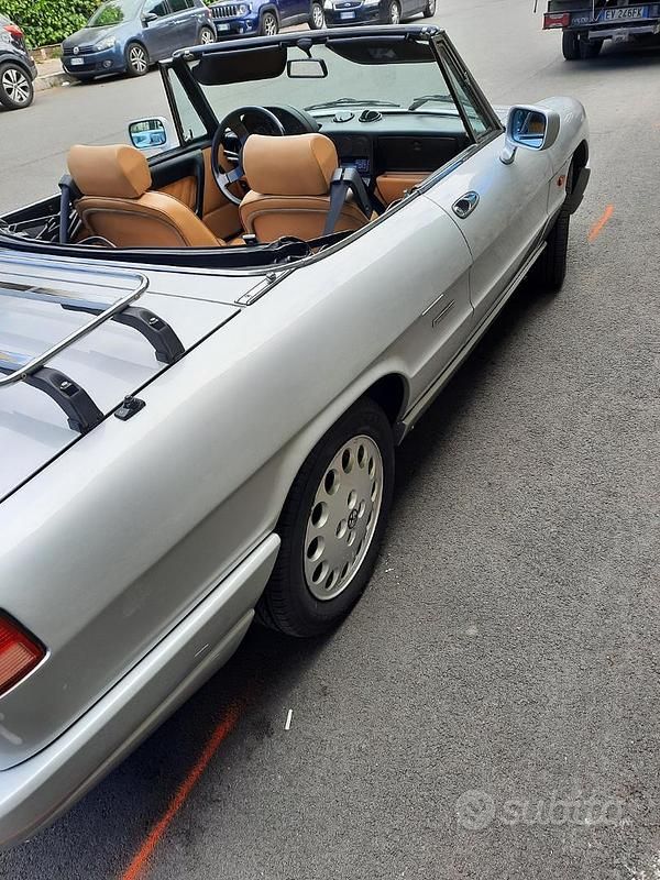 Usata Alfa Romeo Spider 122 CV (89 kW) 1990 Grigio Cabrio