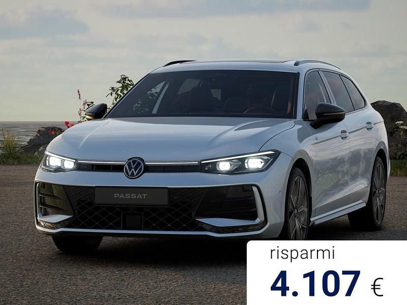 Nuova VW Passat R-line Plus 150 CV (110 kW) 2025 Dolomite silver metallizzato Station wagon