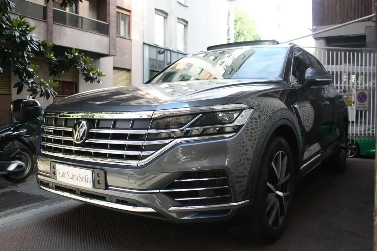 Usata VW Touareg Elegance 340 CV (250 kW) 2021 Grigio silicio met. SUV