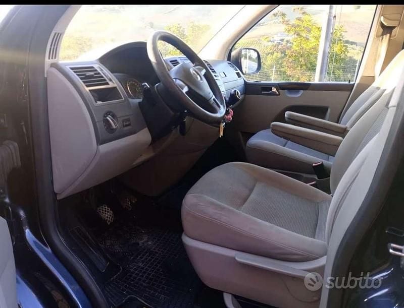 Usata VW Caravelle 140 CV (102 kW) 2013 Blu/azzurro Furgone