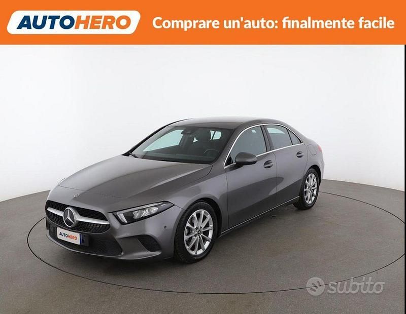 Grigio Usata 2020 Mercedes A180 Tre volumi | 23.799 € (Buon prezzo) - Immagine 1/2