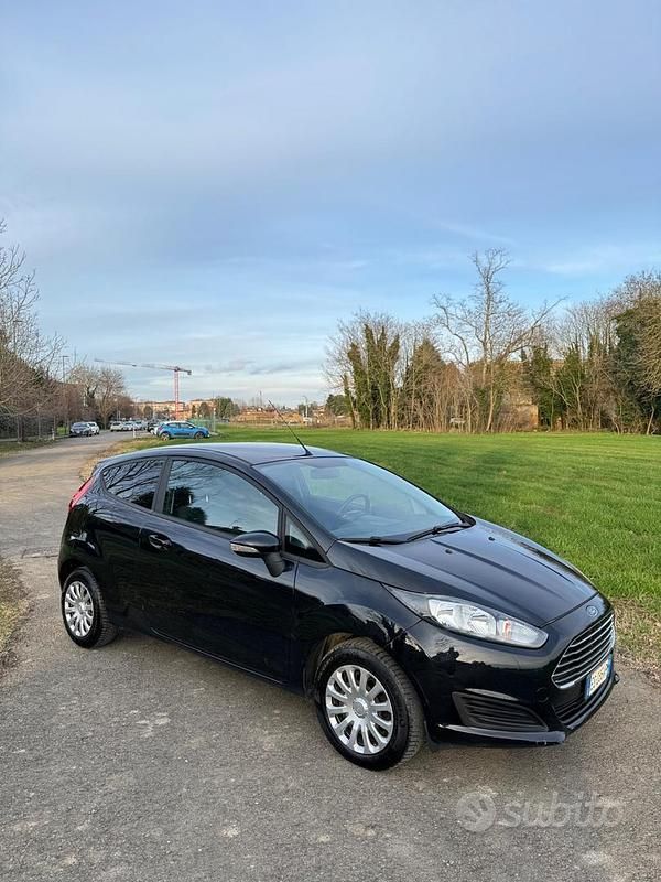 Usado Ford Fiesta 75 CV (55 kW) 2013 Negro Utilitario