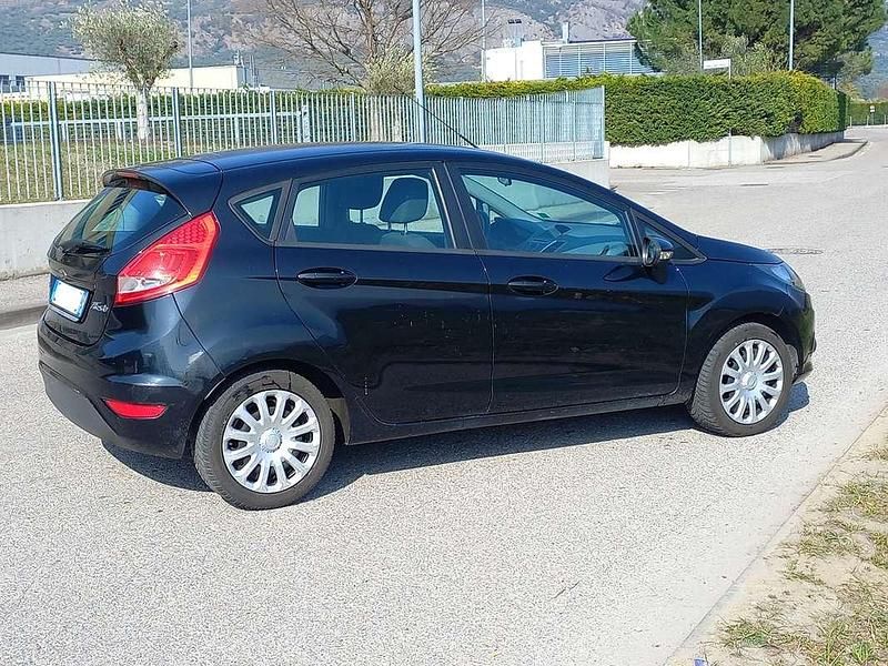 Usata Ford Fiesta 95 CV (69 kW) 2010 Nero Utilitaria