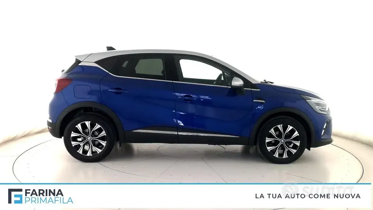 Usata Renault Captur Techno 91 CV (66 kW) 2024 Blu tetto grigio chiaro SUV