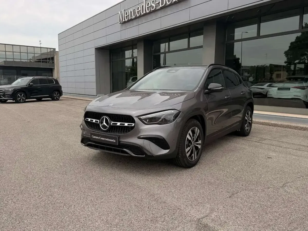 Nuova Mercedes GLA200 150 CV (110 kW) 2026 Grigio montagna SUV