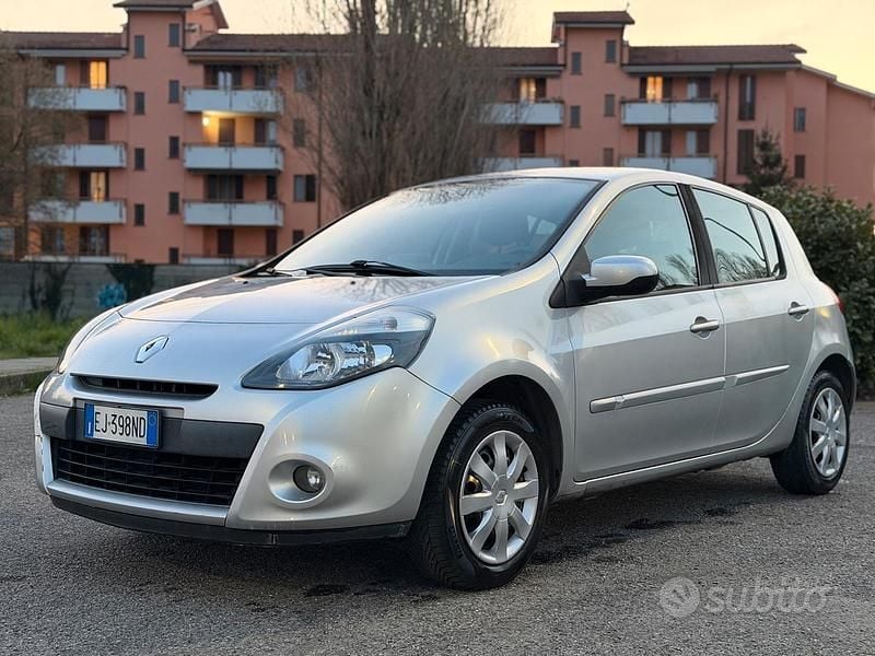 Usata Renault Clio II 75 CV (55 kW) 2011 Grigio Berlina
