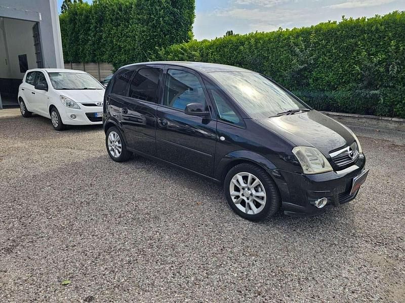 Usata Opel Meriva Cosmo 101 CV (74 kW) 2010 Nero Monovolume