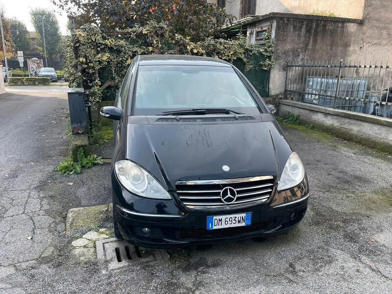 Nero Usata 2008 Mercedes A180 Due volumi | 700 € (Super prezzo) - Immagine 1/4