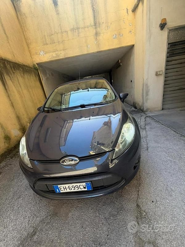 Usata Ford Fiesta 97 CV (71 kW) 2011 Blu Utilitaria