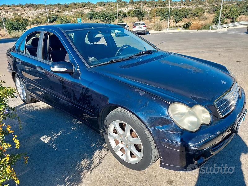 Usata 2005 Mercedes C220 Tre volumi | 500 € - Immagine 1/4