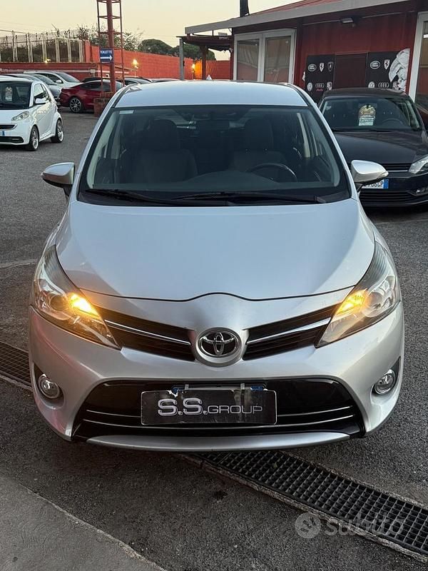 Usata Toyota Verso Style 111 CV (81 kW) 2014 Grigio Monovolume
