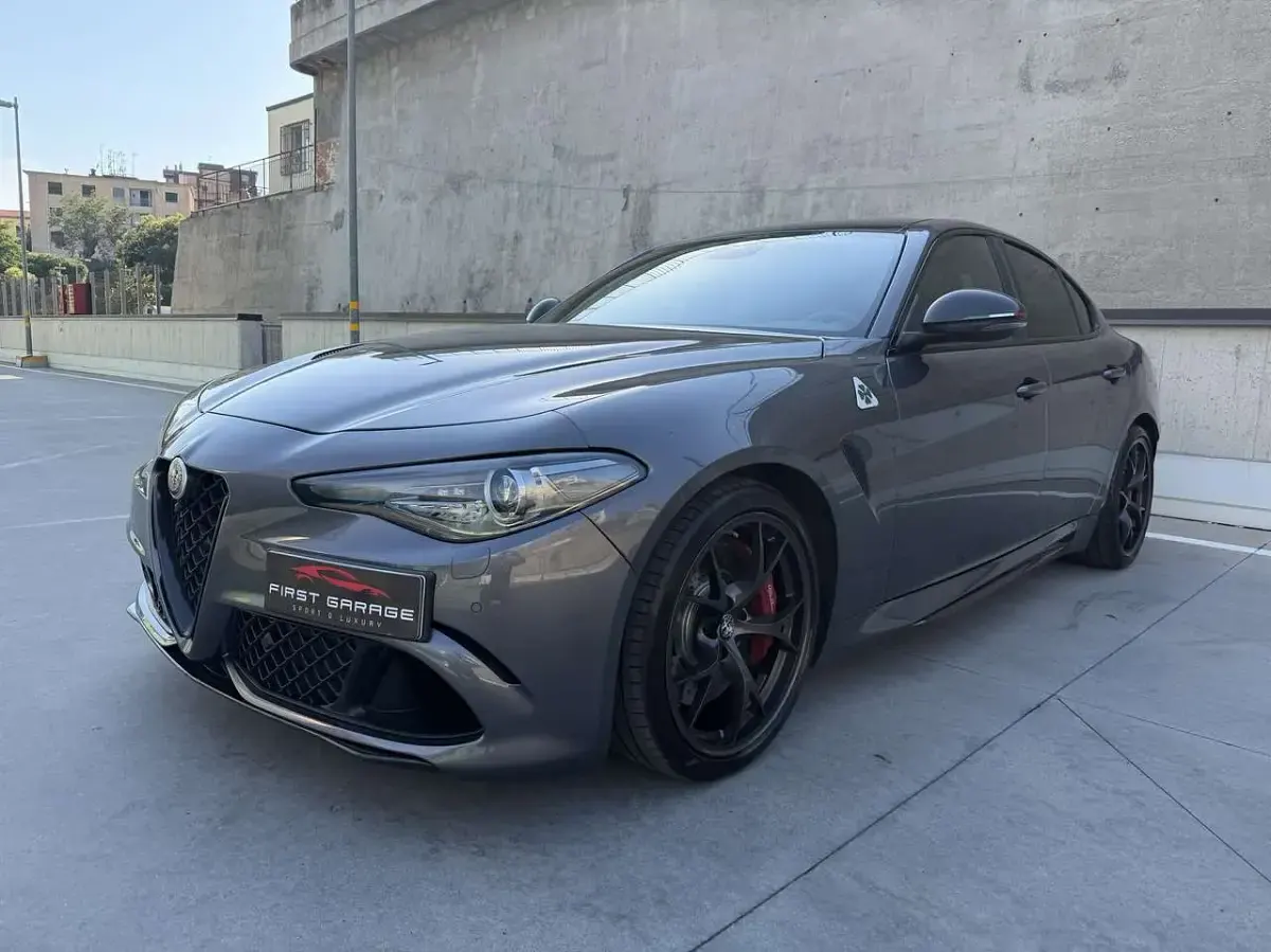 Usata Alfa Romeo Giulia Quadrifoglio 510 CV (375 kW) 2021 Argento Berlina
