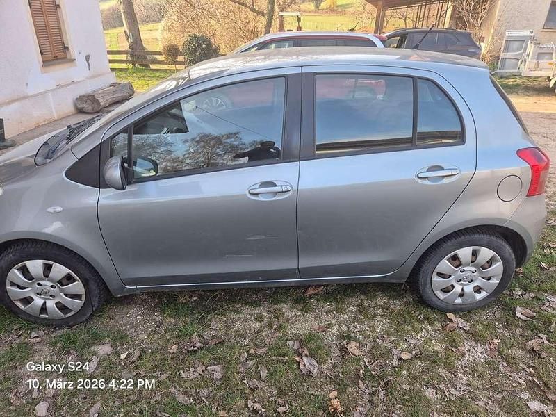Usata Toyota Yaris Sol 87 CV (63 kW) 2006 Argento Berlina
