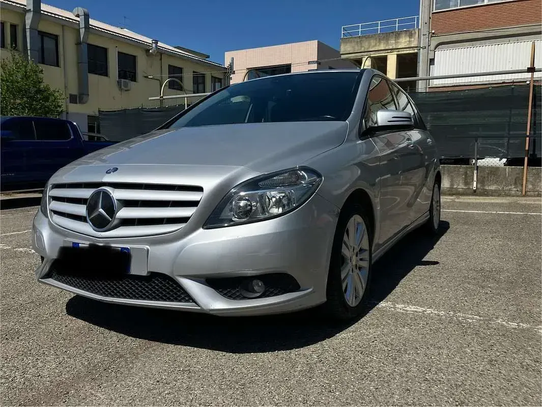 Usata Mercedes B180 Executive 109 CV (80 kW) 2013 Grigio Utilitaria