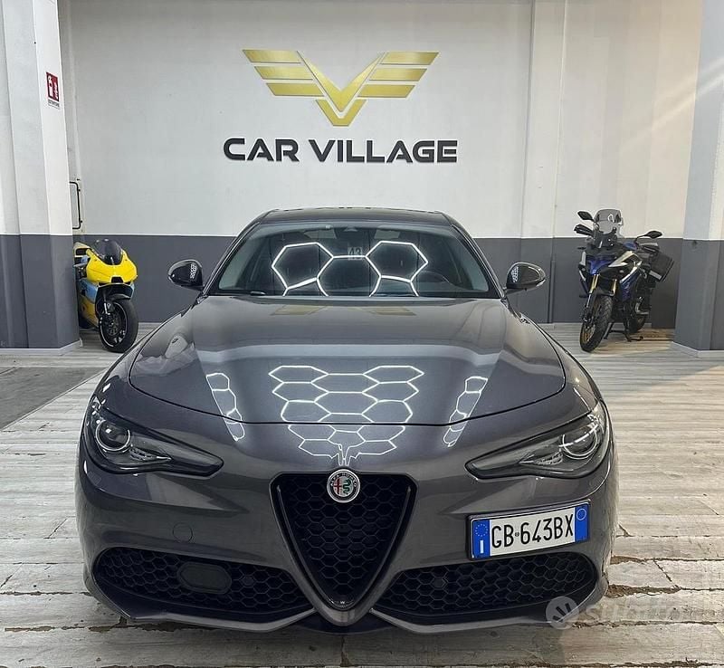Usata Alfa Romeo Giulia Tech Edition 190 CV (139 kW) 2020 Grigio Berlina