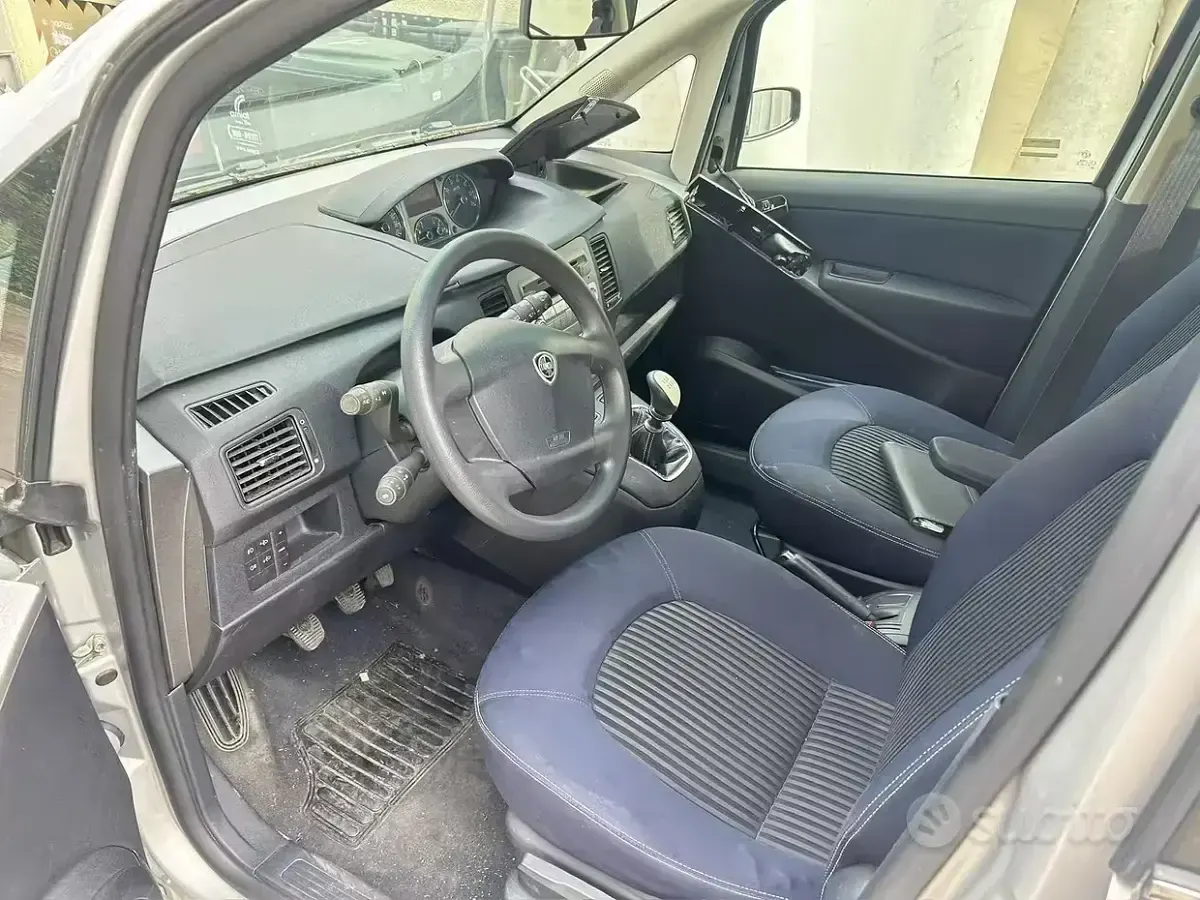 Usata Lancia Musa 95 CV (69 kW) 2010 Grigio Monovolume