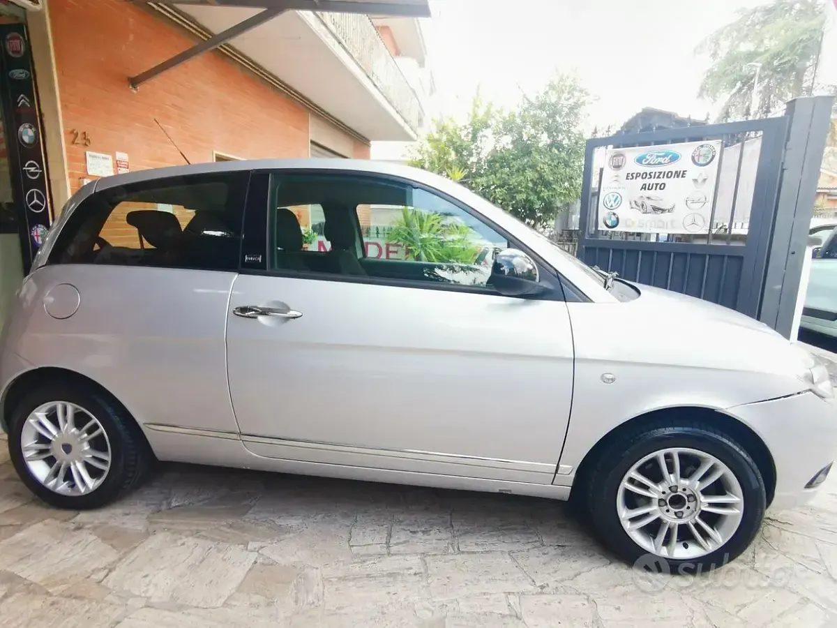 Usata Lancia Ypsilon 95 CV (69 kW) 2012 Grigio Utilitaria