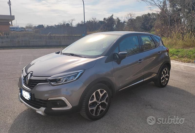 Usata Renault Captur 110 CV (80 kW) 2018 Grigio SUV