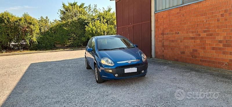 Blu Usata 2012 Fiat Grande Punto Due volumi | 3500 € (Ottimo prezzo) - Immagine 1/4