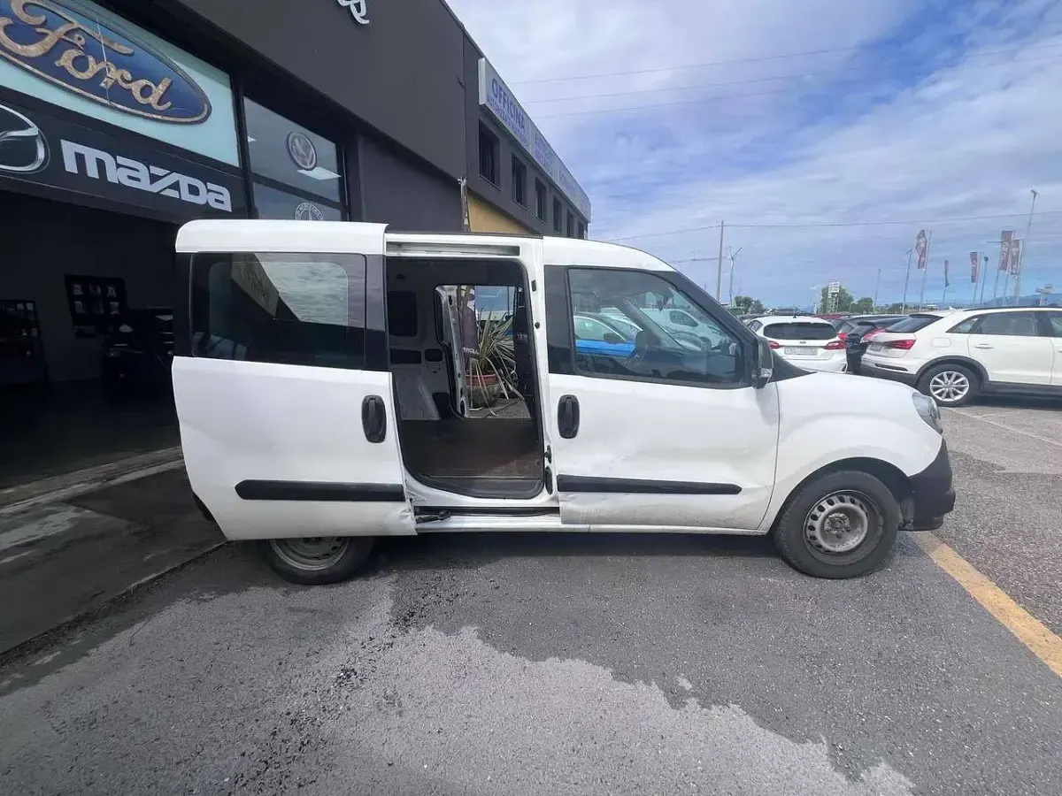 Usata Fiat Doblò 90 CV (66 kW) 2016 Bianco Monovolume
