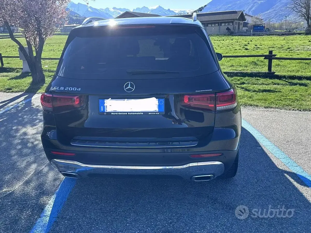 Usata Mercedes GLB200 150 CV (110 kW) 2020 Nero SUV
