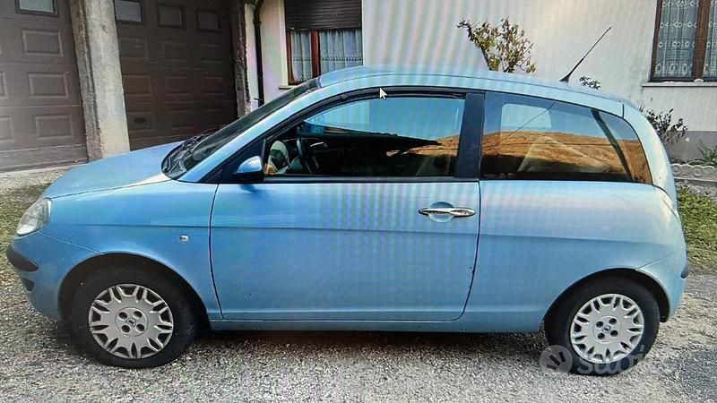 Usata 2006 Lancia Ypsilon Due volumi | 2500 € - Immagine 1/3