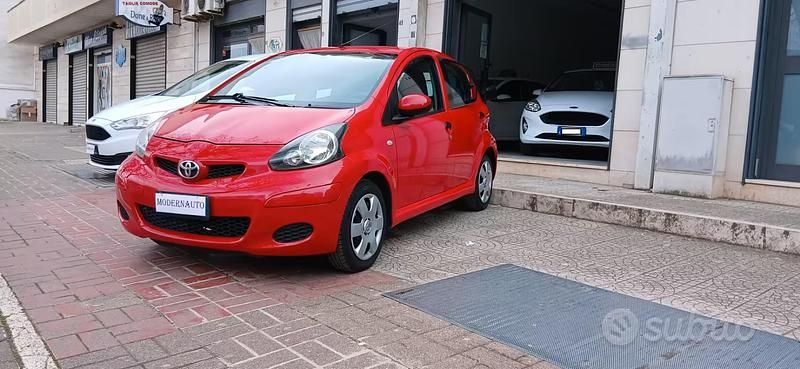 Usata Toyota Aygo 68 CV (50 kW) 2008 Rosso Utilitaria