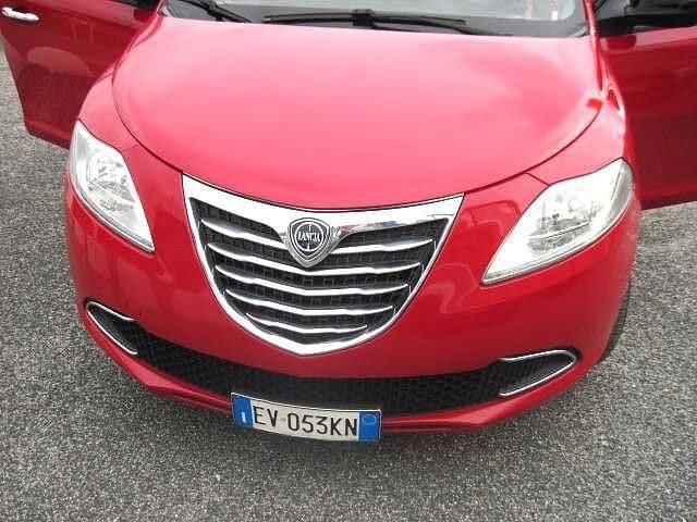 Usata Lancia Ypsilon Platinum 95 CV (69 kW) 2014 Rosso Utilitaria