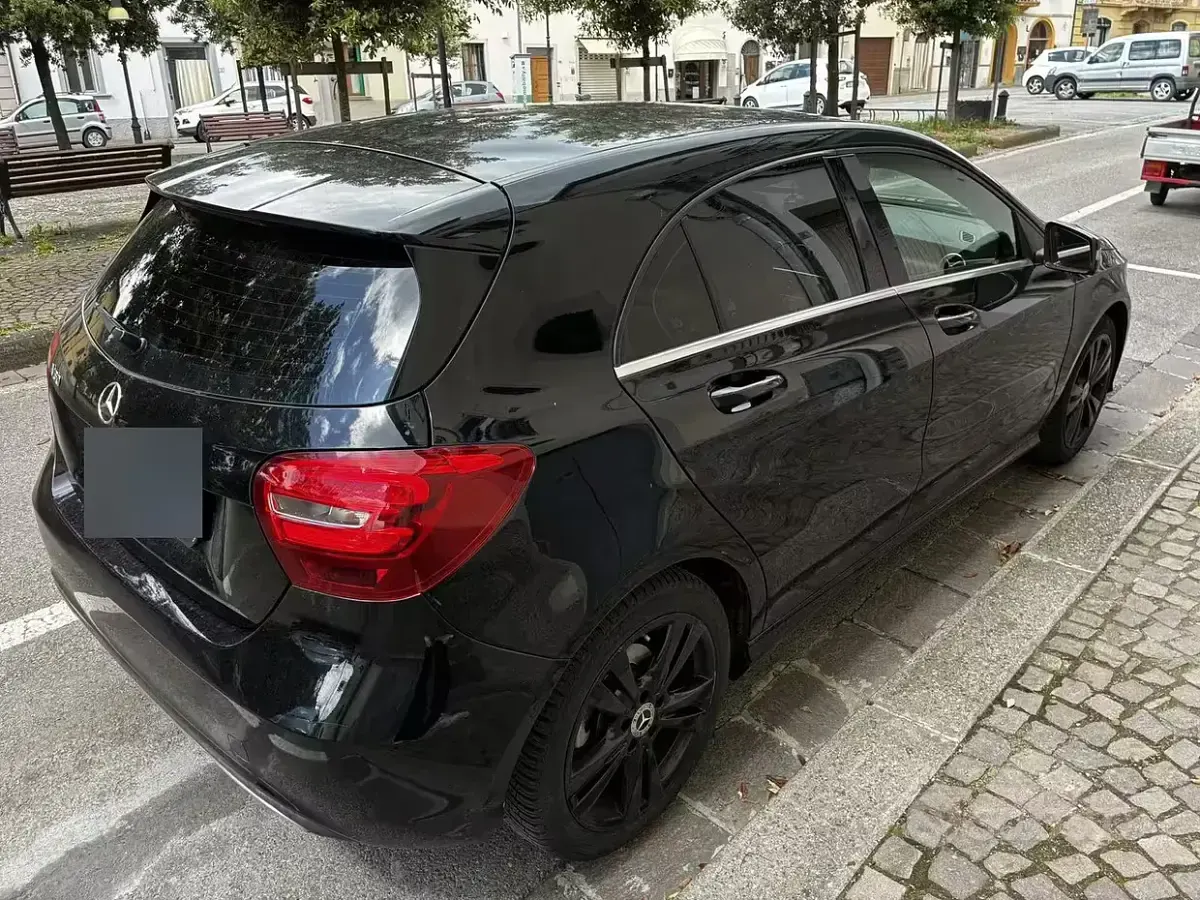 Usata Mercedes A160 Business 102 CV (75 kW) 2018 Nero Utilitaria