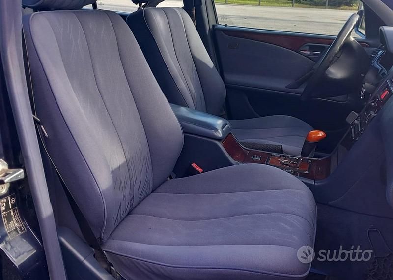 Usata Mercedes E220 2000 Blu Station wagon