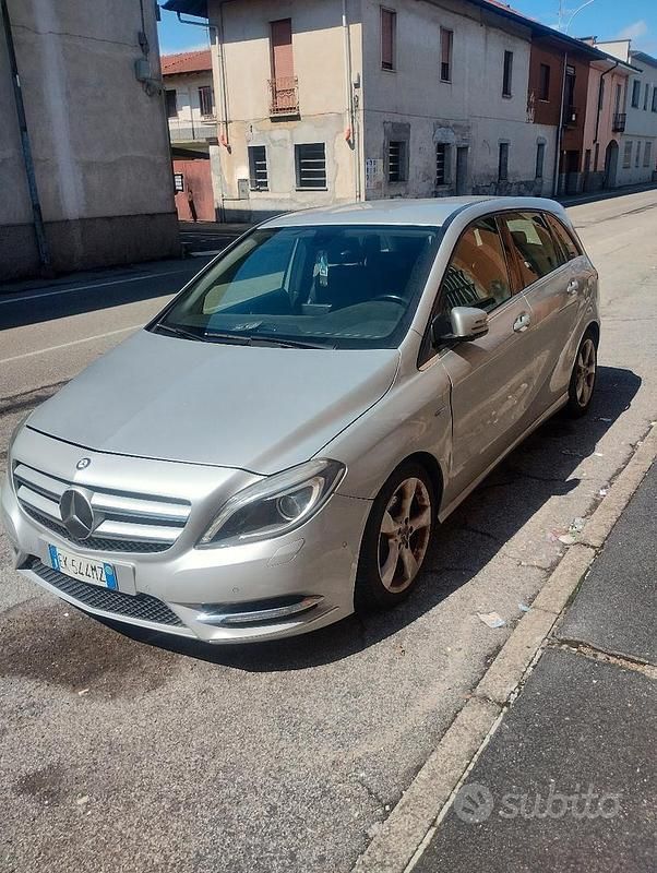 Grigio Usata 2012 Mercedes B180 Premium Monovolume | 6900 € (Ottimo prezzo) - Immagine 1/4