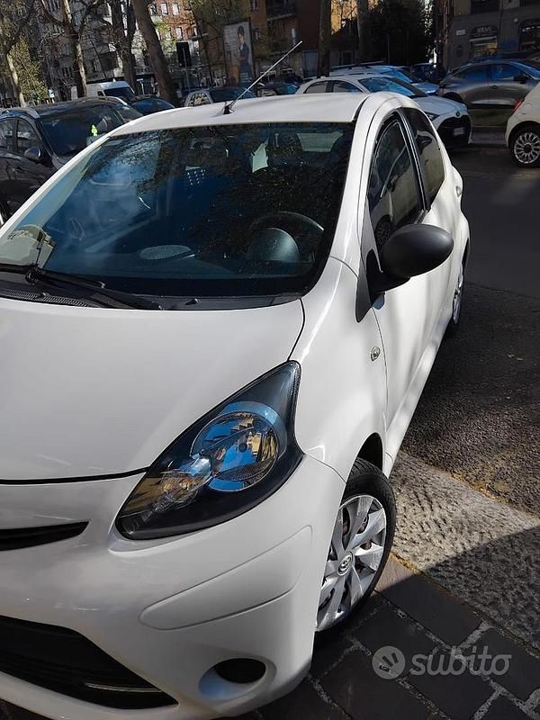 Usata Toyota Aygo Connect Style 68 CV (50 kW) 2013 Utilitaria
