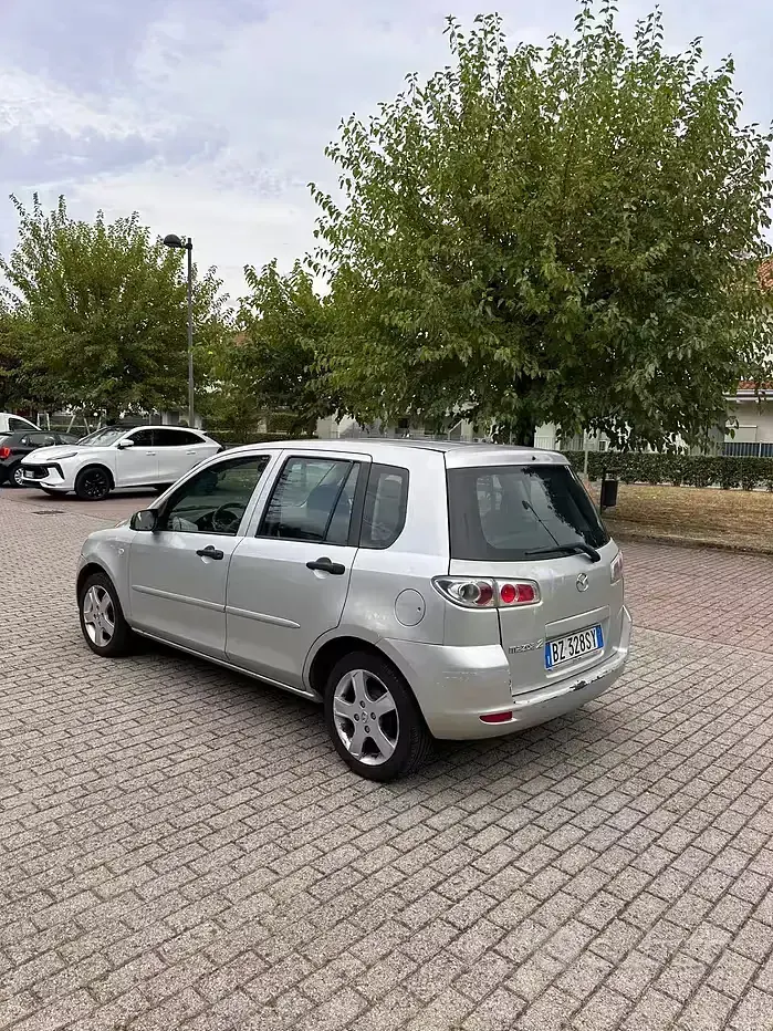 Usata Mazda 2 75 CV (55 kW) 2006 Grigio Utilitaria