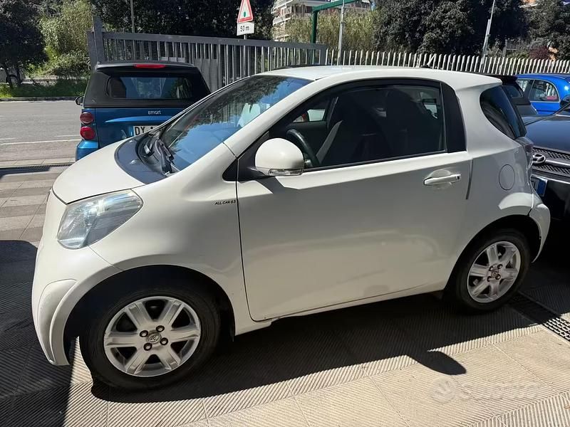 Usata Toyota iQ 98 CV (72 kW) 2010 Bianco Utilitaria
