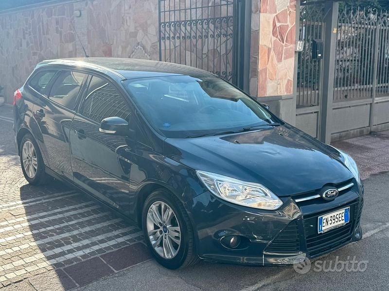 Begagnad Ford Focus Titanium 116 HK (85 kW) 2012 Blå Sedan