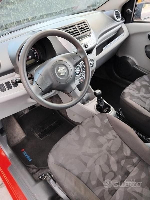 Usata Suzuki Alto 68 CV (50 kW) 2010 Rosso Utilitaria
