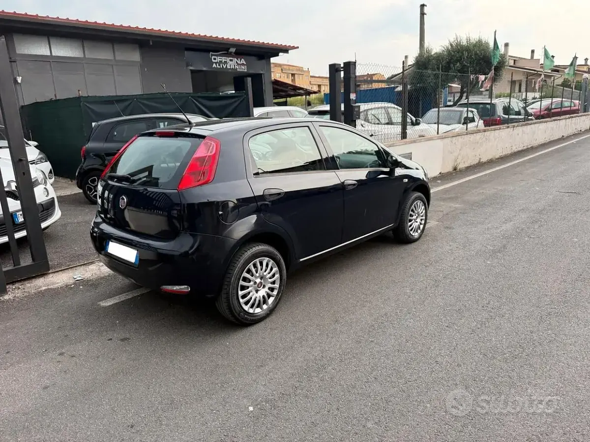 Usata Fiat Punto 77 CV (56 kW) 2017 Bluazzurro Utilitaria