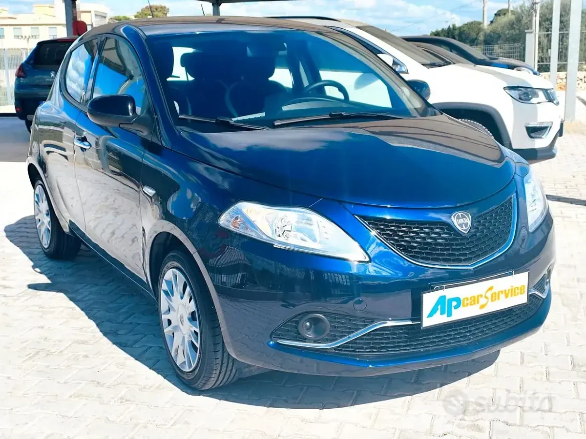 Usata Lancia Ypsilon Silver 69 CV (50 kW) 2017 Blu Utilitaria