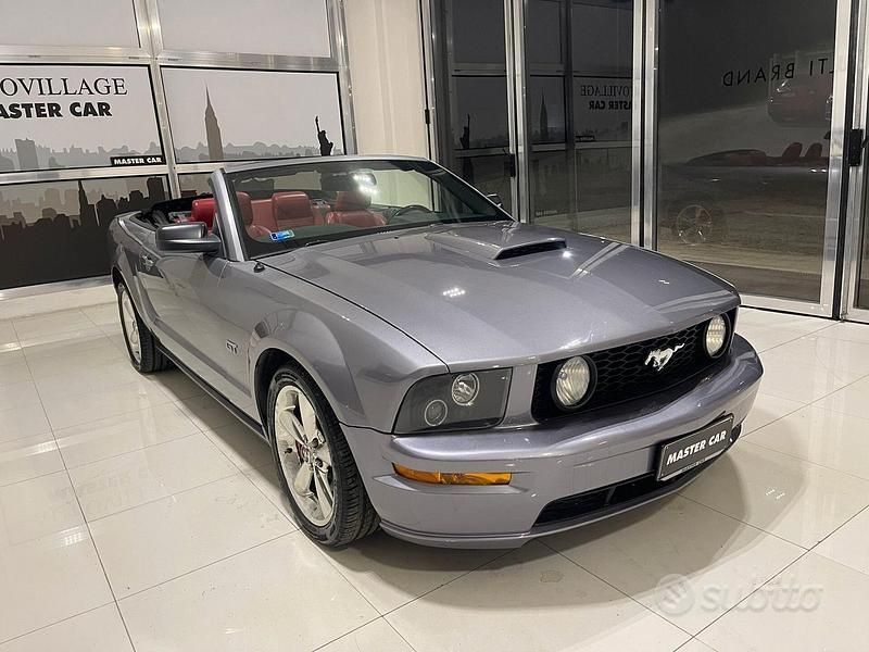 Usata Ford Mustang GT 305 CV (224 kW) 2007 Grigio Cabrio