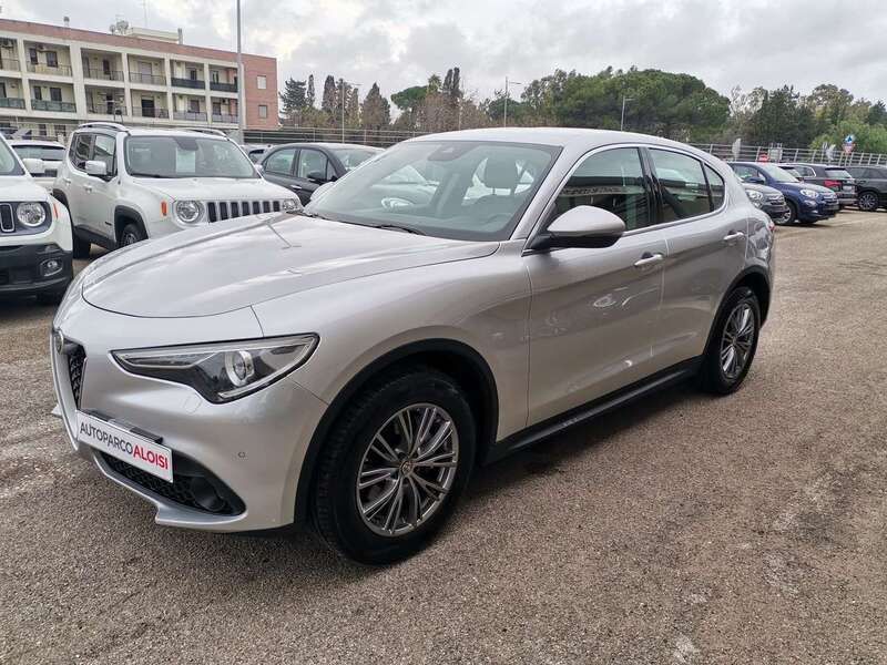 Argento Usata 2019 Alfa Romeo Stelvio Executive SUV | 26.599 € (Cara) - Immagine 1/4