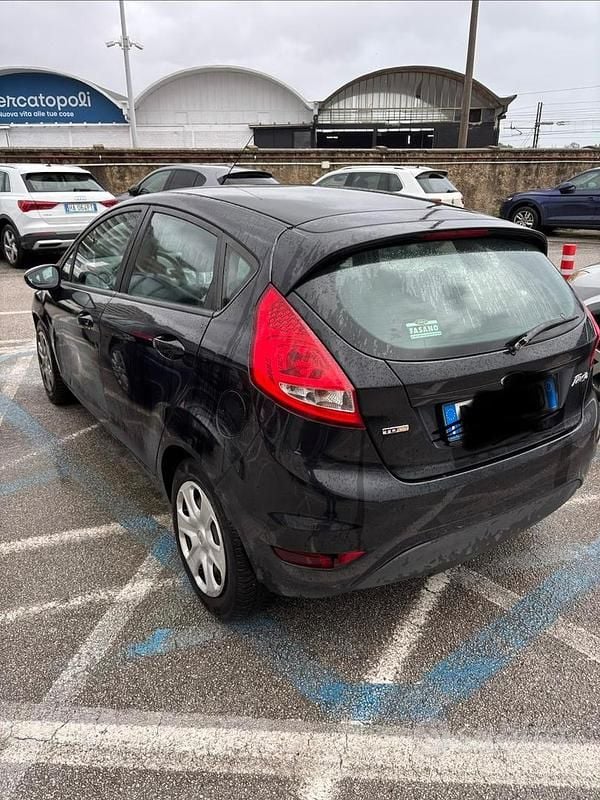 Usata Ford Fiesta 70 CV (51 kW) 2009 Nero Berlina