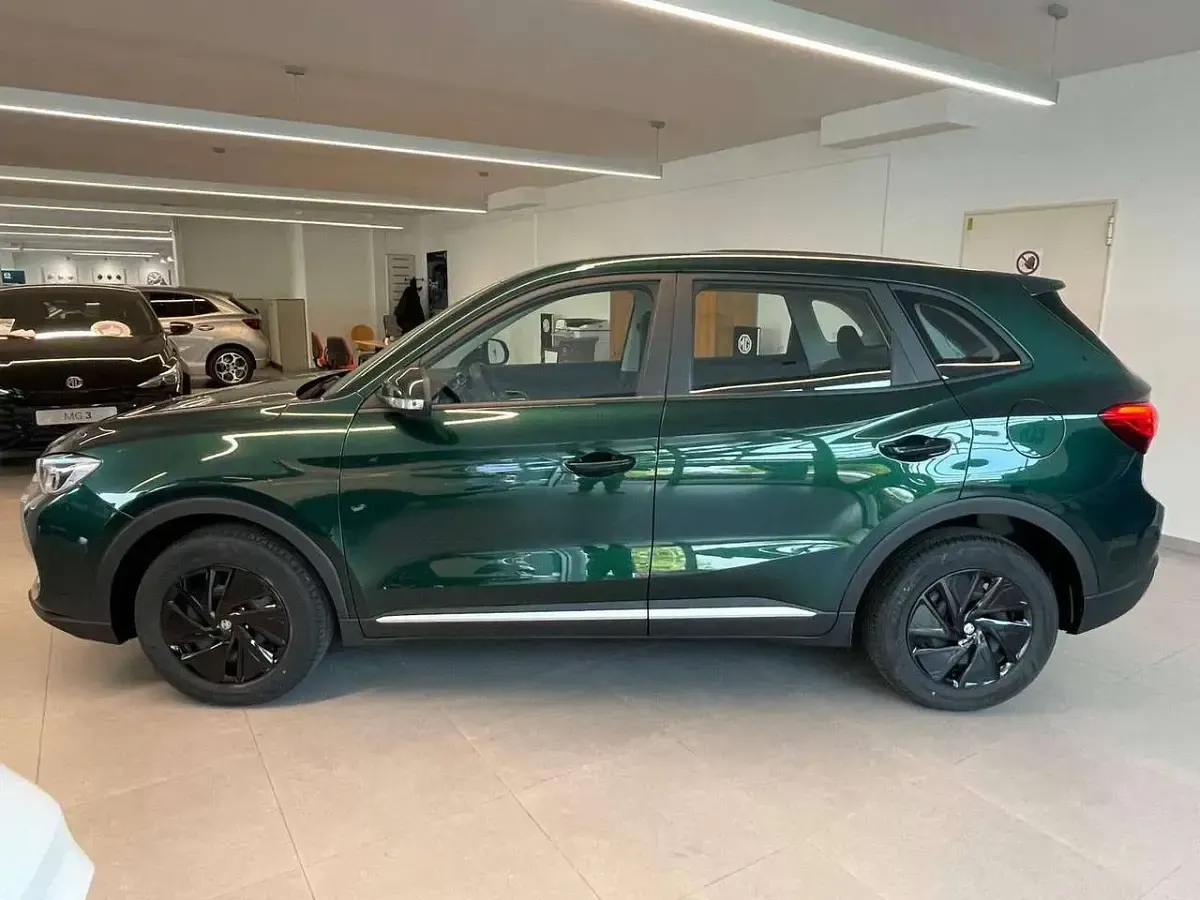 Nuova MG ZS 116 CV (85 kW) 2026 British green SUV