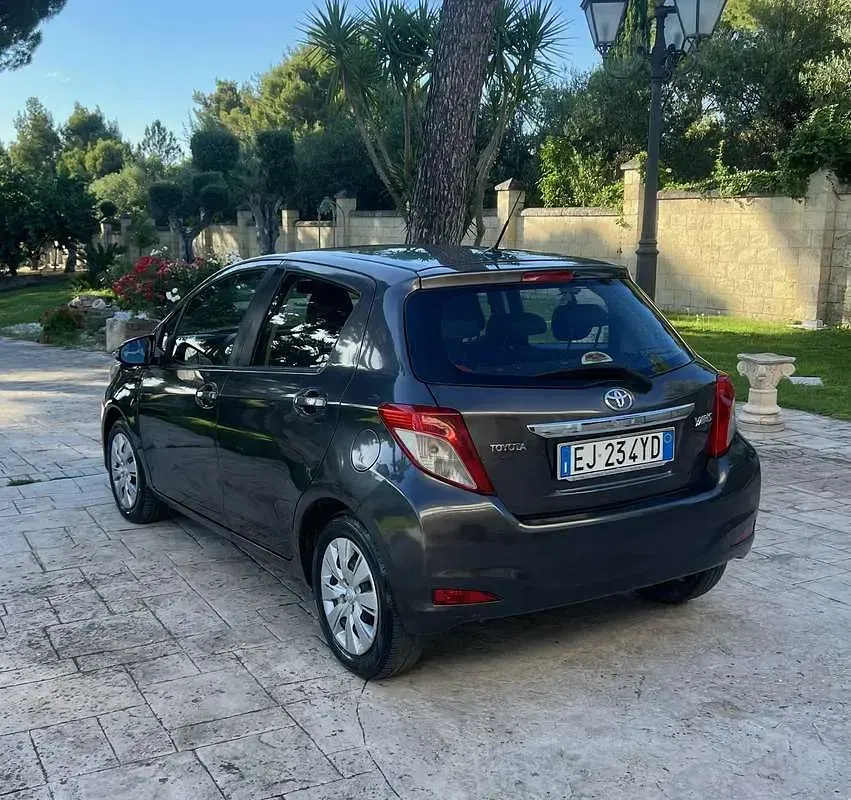 Usata Toyota Yaris 65 CV (47 kW) 2011 Utilitaria