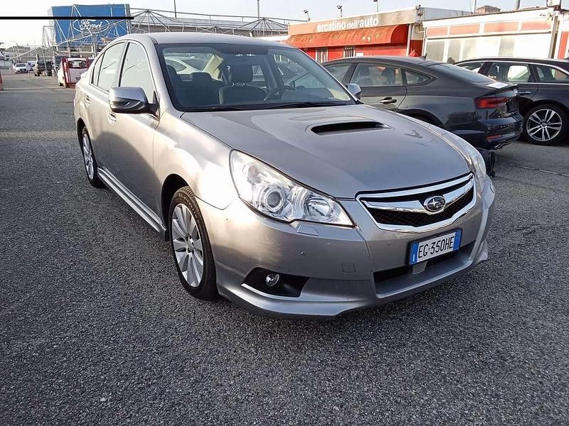 Usata Subaru Legacy Trend 150 CV (110 kW) 2011 Argento Berlina
