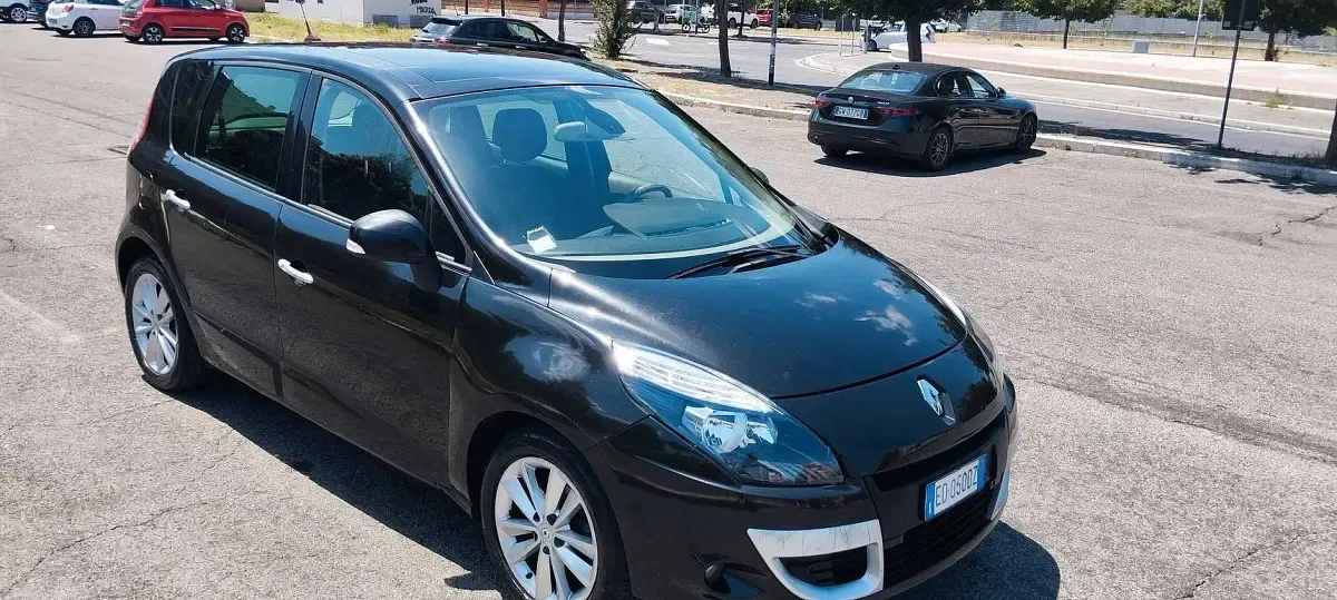 Usata Renault Scénic III Luxe 160 CV (117 kW) 2010 Nero Monovolume