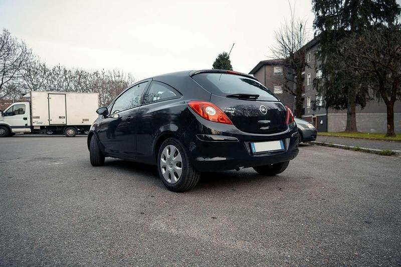 Usata Opel Corsa 86 CV (63 kW) 2011 Nero Utilitaria