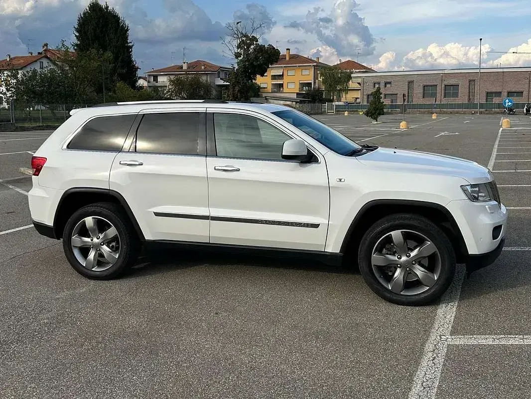 Usata Jeep Grand Cherokee Overland 241 CV (177 kW) 2013 Bianco SUV