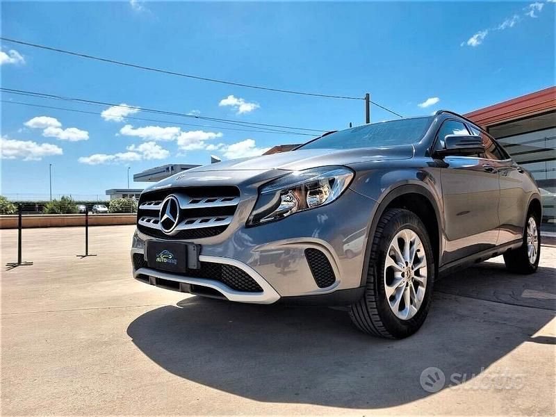 Usata Mercedes GLA220 Business 170 CV (125 kW) 2019 Grigio SUV