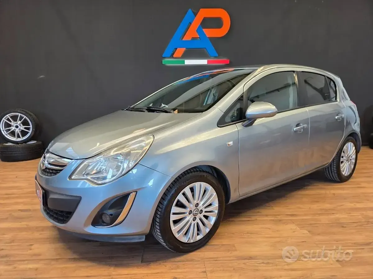 Usata Opel Corsa Club 86 CV (63 kW) 2011 Utilitaria
