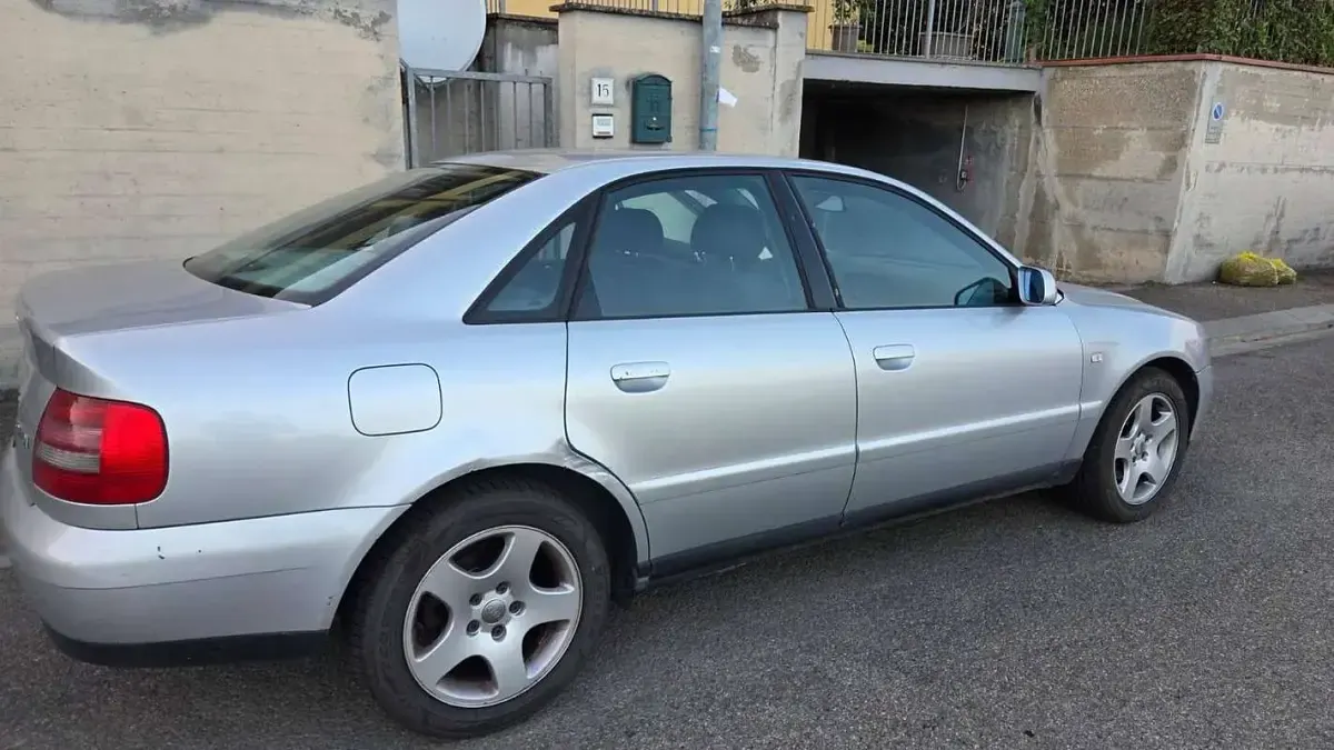 Usata Audi A4 Ambiente 116 CV (85 kW) 2000 Argento